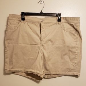 Bandolino | Amalia Cream Khaki Cargo Shorts